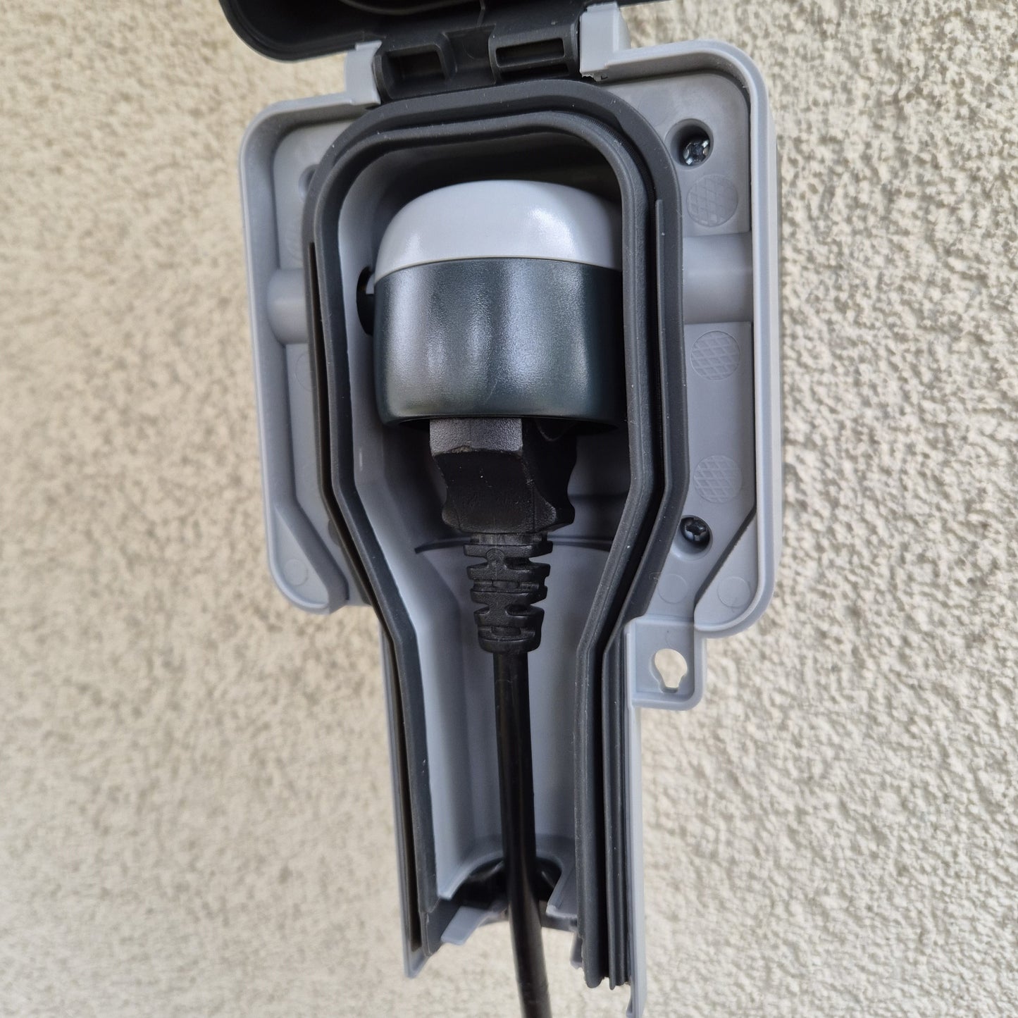 Dr. Storm Socket - Enchufe Externo Blindado para Vehículos Eléctricos en Condiciones Extremas